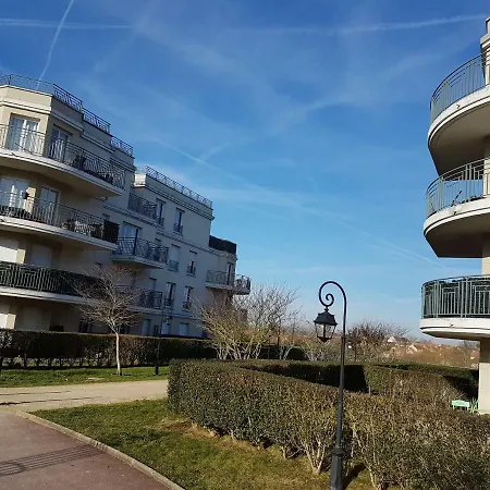 Avec Rez De Jardin A Disneyland *